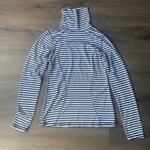 Lululemon long sleeve striped shirt size 6